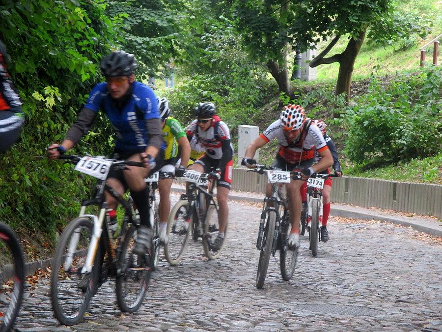 Mazovia MTB Kazimierz Dolny - pierwsza stromizna ulicy Zamkowej (15.5%/100 m)