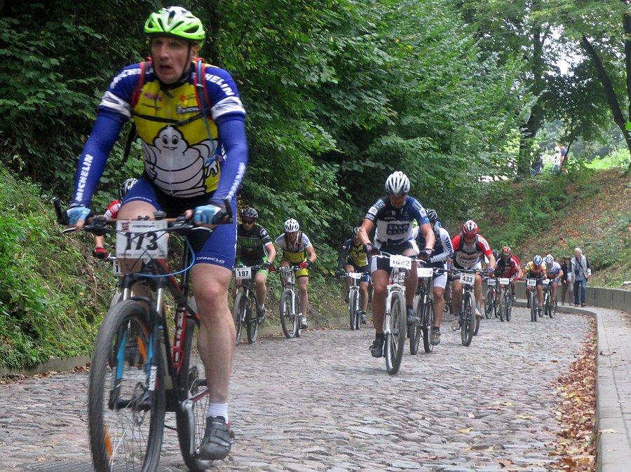 Mazovia MTB Kazimierz Dolny - pierwsza stromizna ulicy Zamkowej (15.5%/100 m)