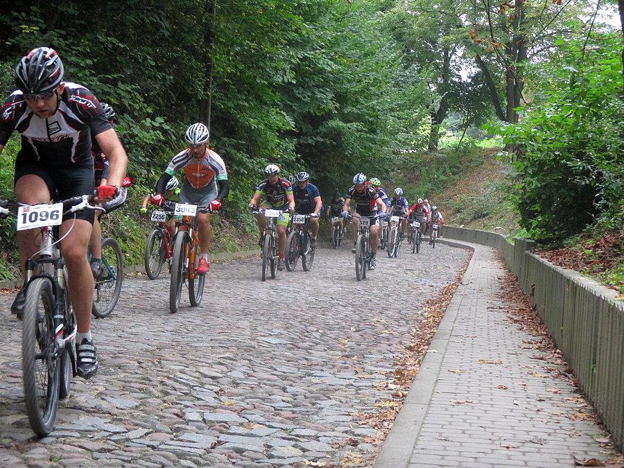 Mazovia MTB Kazimierz Dolny - pierwsza stromizna ulicy Zamkowej (15.5%/100 m)