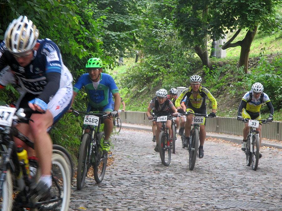 Mazovia MTB Kazimierz Dolny - pierwsza stromizna ulicy Zamkowej (15.5%/100 m)