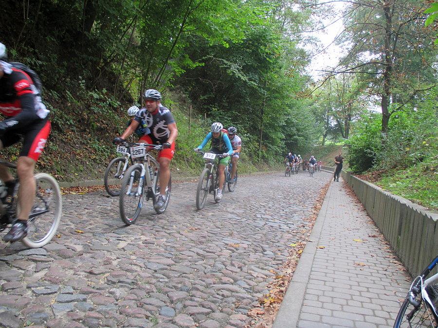 Mazovia MTB Kazimierz Dolny - pierwsza stromizna ulicy Zamkowej (15.5%/100 m)