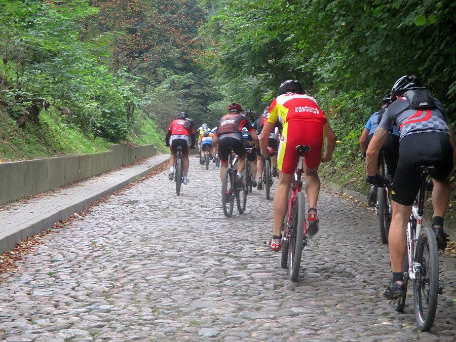 Mazovia MTB Kazimierz Dolny - pierwsza stromizna ulicy Zamkowej (15.5%/100 m)