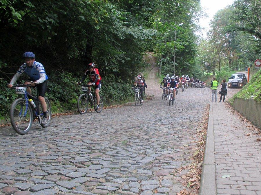 Mazovia MTB Kazimierz Dolny - wypłaszczenie między stromiznami na ulicy Zamkowe