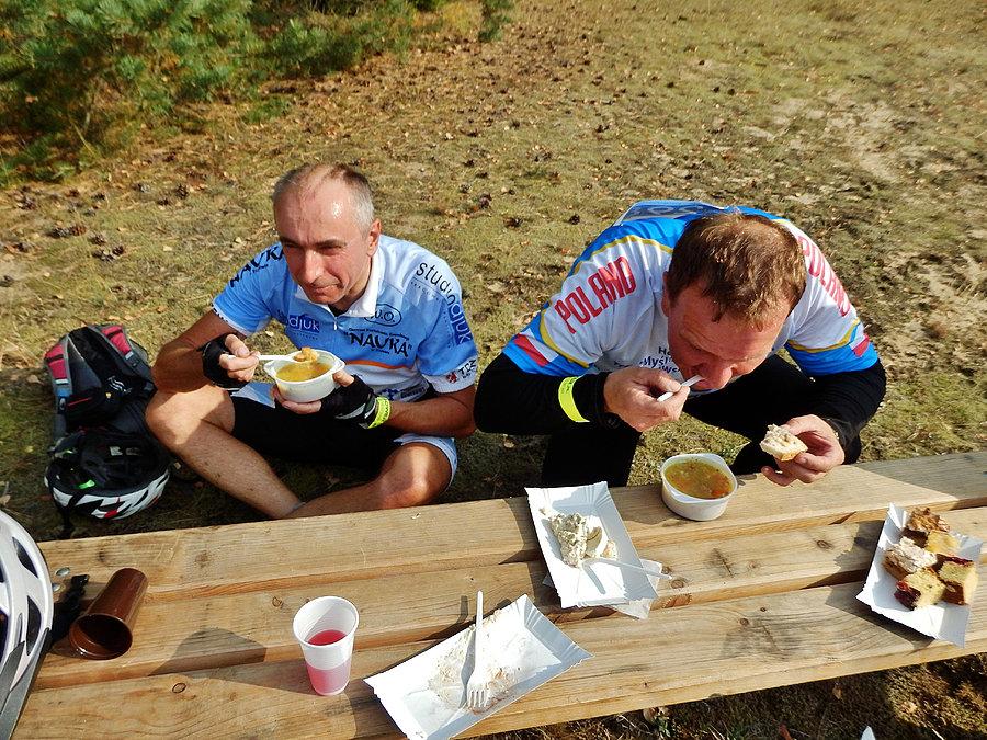 Maraton Kociewie Kołem. Na trasie. BUFET (napoje zimne i ciepłe, posiłki regeneracyjne)