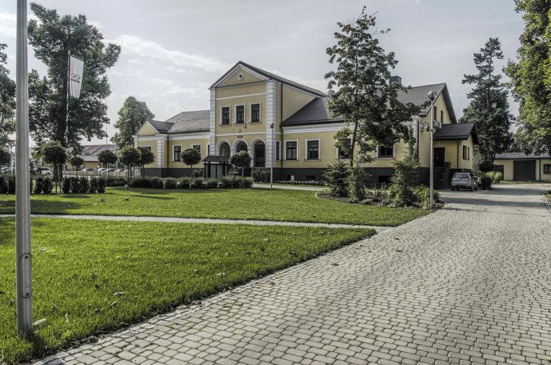 Budynek nadleśnictwa w Złotym Potoku