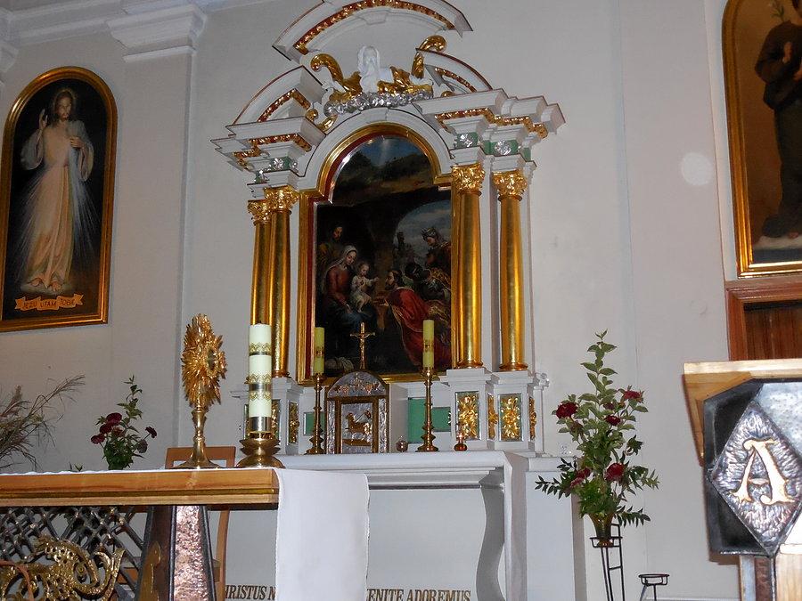 W kaplicy Domu Jezuitów w Orzechówce w ołtarzu znajduje się obraz przedstawiający pokłon Trzech Króli