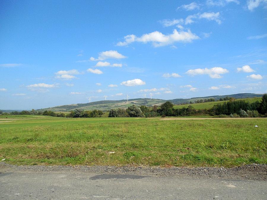 Bieszczadzkie przestrzenie (szkoda tylko, że wiatraki szpecą)