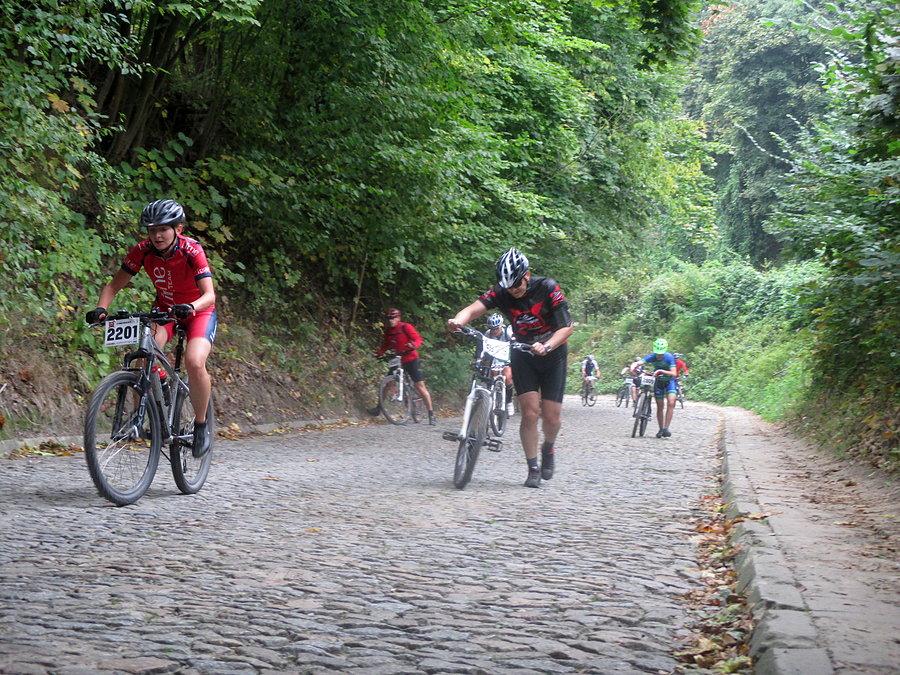 Mazovia MTB Kazimierz Dolny - druga stromizna ulicy Zamkowej (17.7%/100m + 14.0%/100m)