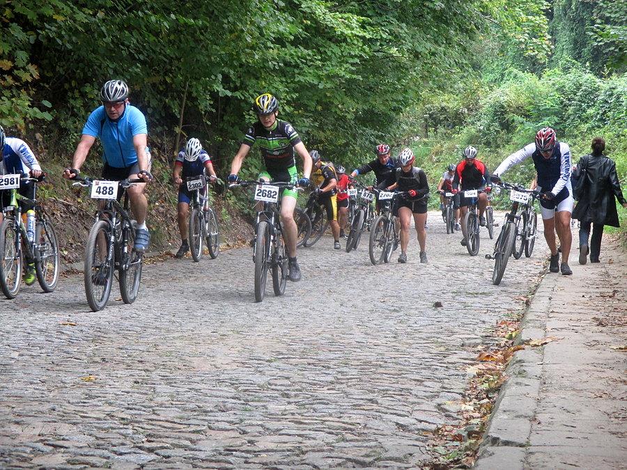 Mazovia MTB Kazimierz Dolny - druga stromizna ulicy Zamkowej (17.7%/100m + 14.0%/100m)