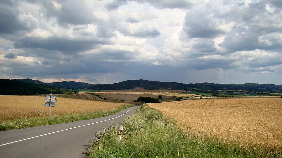 Pola i pagórki, takie widoki mieliśmy przez długi czas