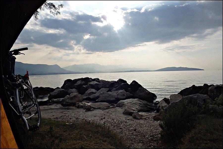 Widok z namiotu na "psiej plaży"