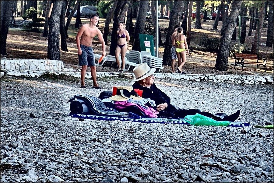 Staruszek na plaży