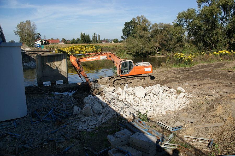 Pozostałości starego mostu Cisek - Bierawa