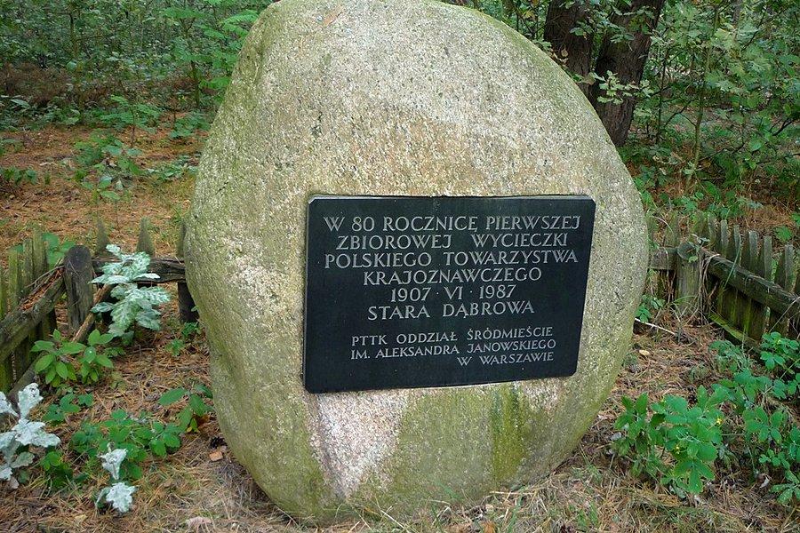 Kamień upamiętniający pierwszą zorganizowaną wycieczkę PTTK