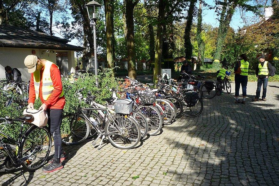 Grodziski Rajd Rowerowy- postój w Radziejowicach