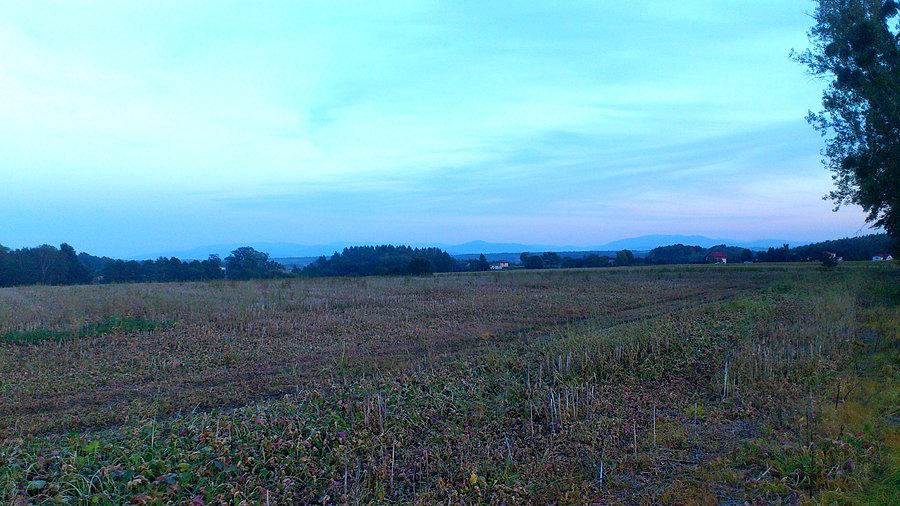 Beskid śląski w tle