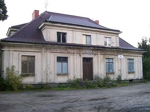 Budynek stacyjny od strony ulicy dojazdowej