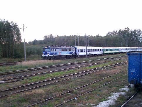 Jest ruch pasażerski na linii nr 2- skład TLK może IC przelatuje przez teren stacji Tarczyn