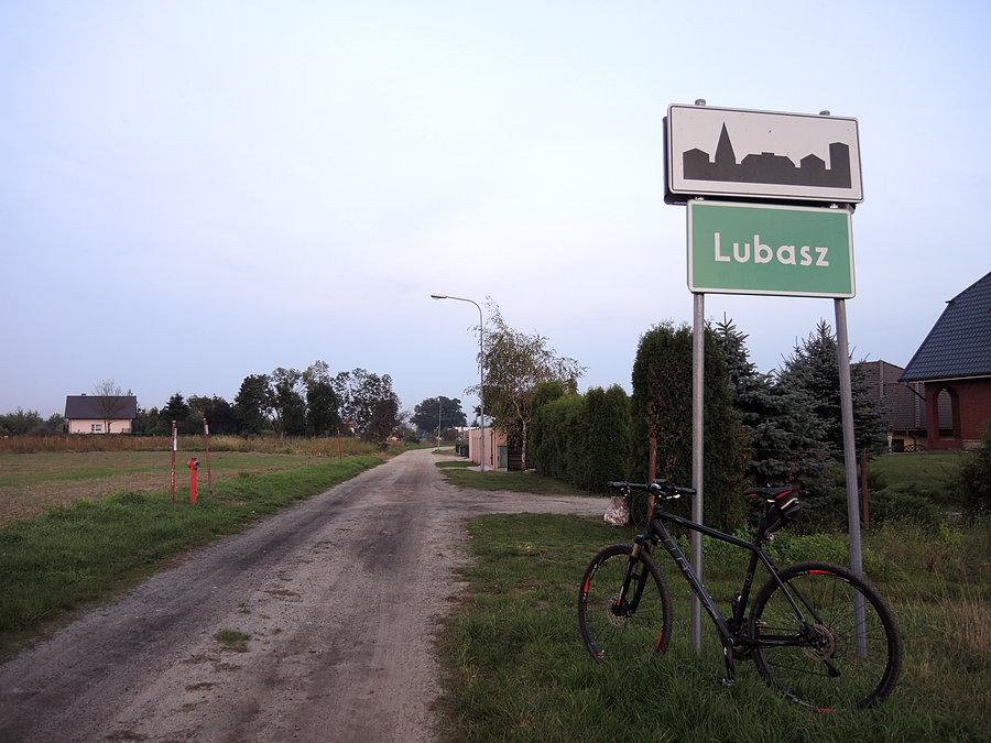 Wjazd do Lubasza od strony Bzowa