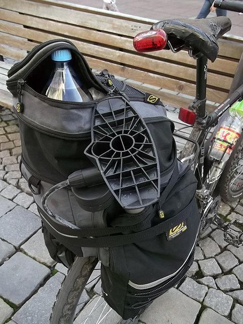 Zapas wody (niepotrzebny) i nietypowy bagaż