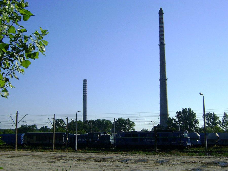 ST45-05+SM42-815 oczekują na wolna drogę do Skarżyska Kamiennej na stacji Tomaszów Mazowiecki