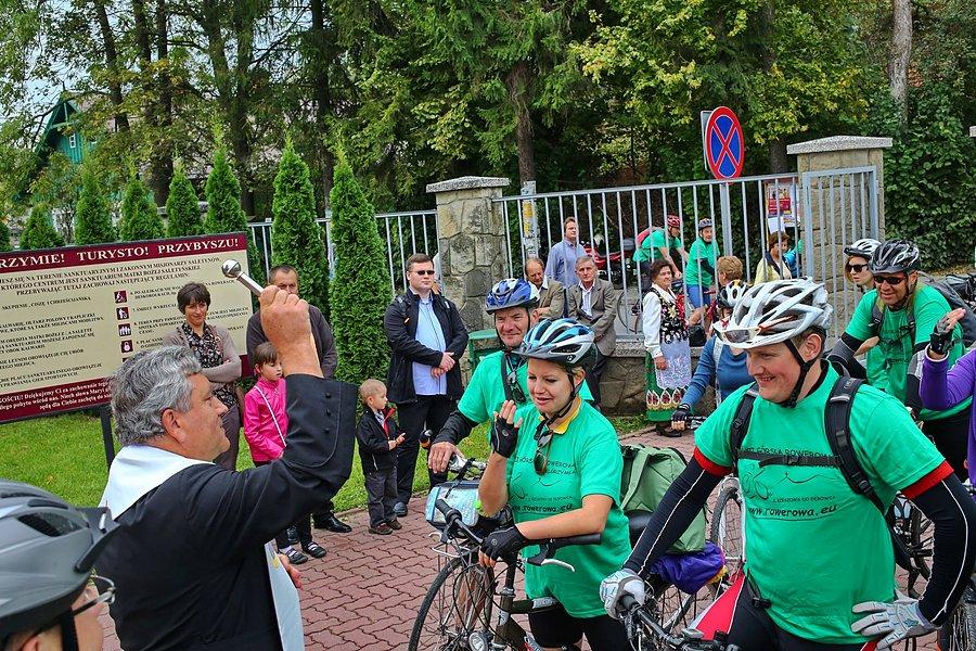 Powitanie przed Bazyliką w Dębowcu - dotarliśmy do celu pielgrzymki