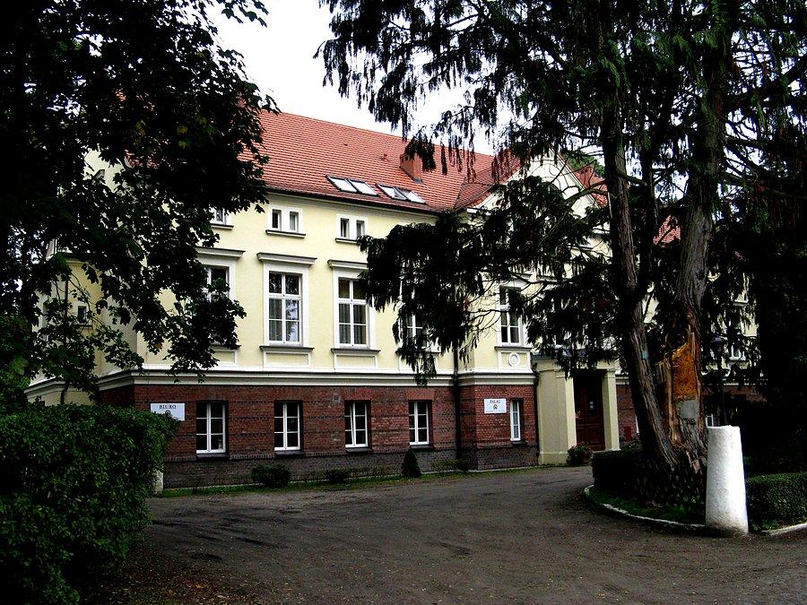 Stado Ogierów Sieraków - pałac