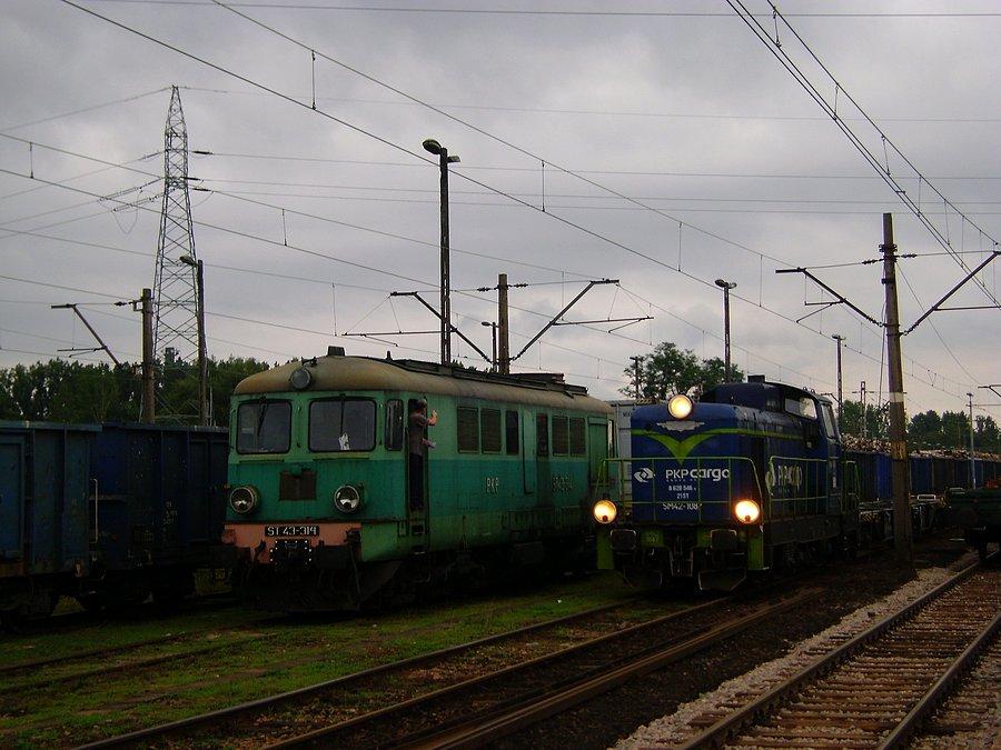 ST43-314 i SM42-1087 na stacji Tomaszów Mazowiecki