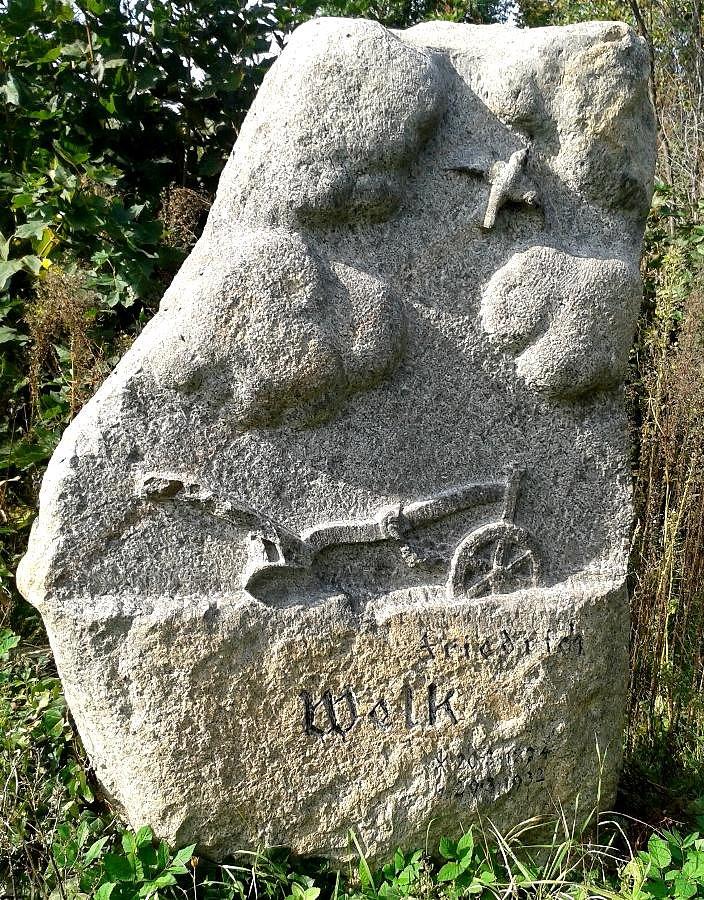 Brudzewice - nagrobek