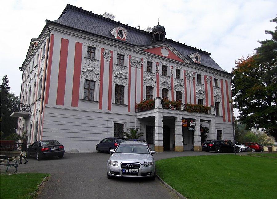 Velké Hoštice, pałac