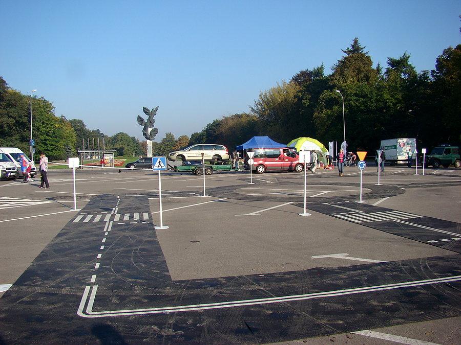 Piknik Rowerowy na Jasnych Błoniach - 04.10.2014 Jeszcze przed otwarciem
