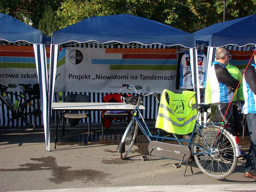 Piknik Rowerowy na Jasnych Błoniach - 04.10.2014 Stanowisko przygotowane dla NiewidomiNaTandemach