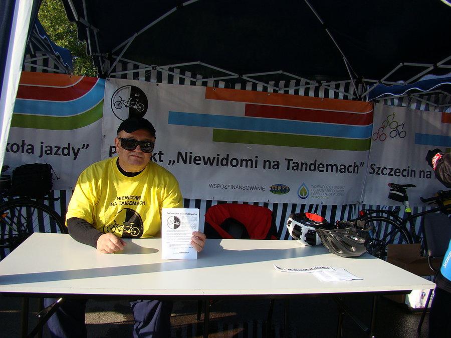 Piknik Rowerowy na Jasnych Błoniach - 04.10.2014 Aleksander promuje akcję NNT