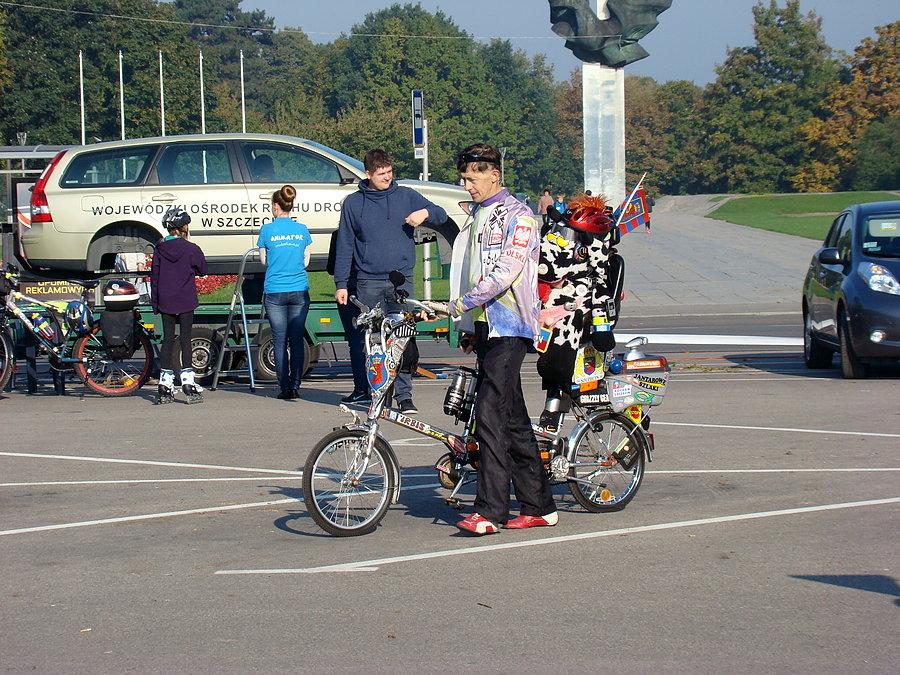 Piknik Rowerowy na Jasnych Błoniach - 04.10.2014 A oto najbardziej szczeciński tandem członka PTTK Jantarowe Szlaki ze stałą postacią na tylnym siodełku
