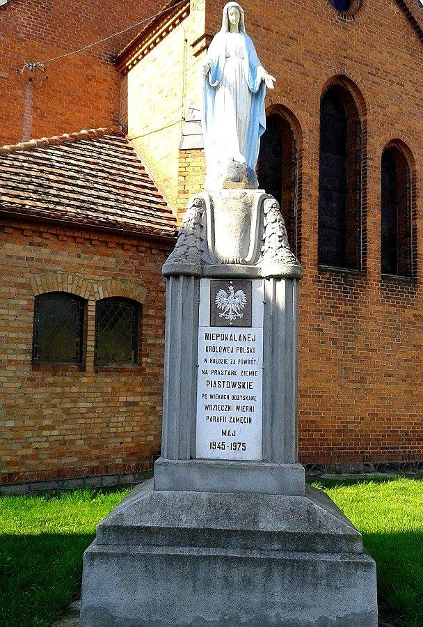 Pomnik poświęcony mieszkańcom wsi poległym w I wojnie światowej w Zamęcinie
