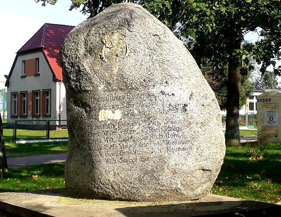 Pomnik poświęcony mieszkańcom wsi poległym w I wojnie światowej - Żuków