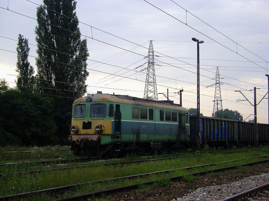 Skarżyski ST43-375 odpoczywa na stacji Tomaszów Mazowiecki