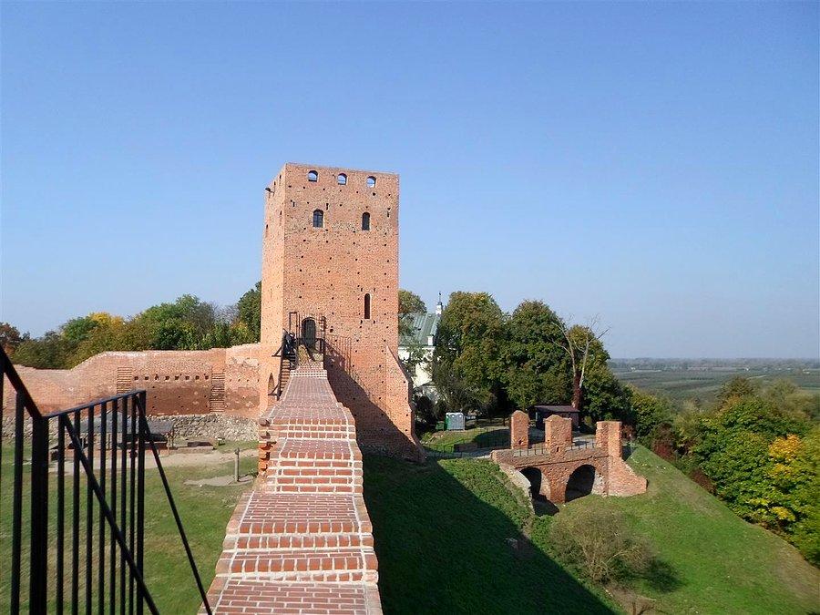 Mur i baszta