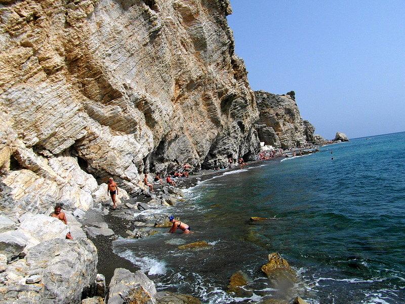 Kamienista plaża przy źródłach termalnych …wyspa Kos
