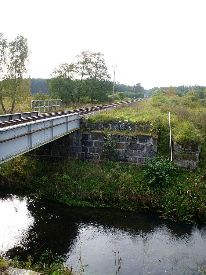 Most kolejowy na Brzeźnickiej Węgorzy 53°37'02.3"N 15°35'32.0"E