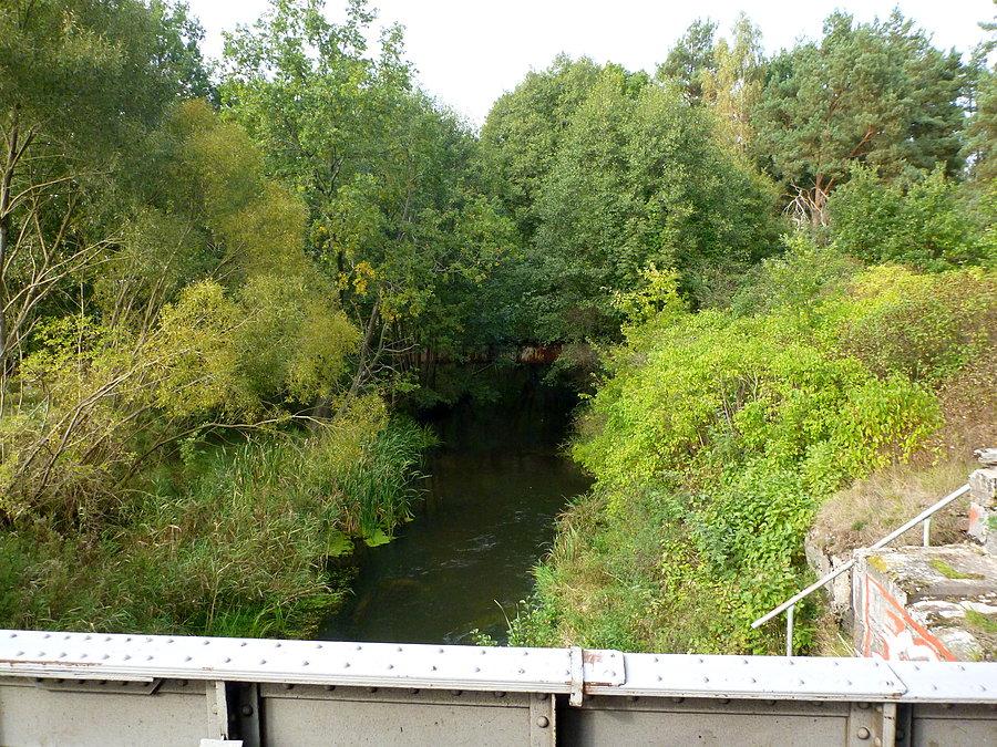 Brzeźnicka Węgorza płynie, a na moście torów już brak 53°37'02.3"N 15°35'32.0"E