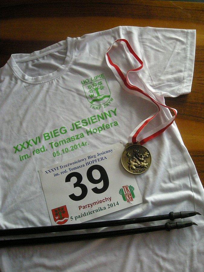 Koszulka i medal XXXVI Trzeźwościowego Biegu Jesiennego im. Tomasza Hopfera