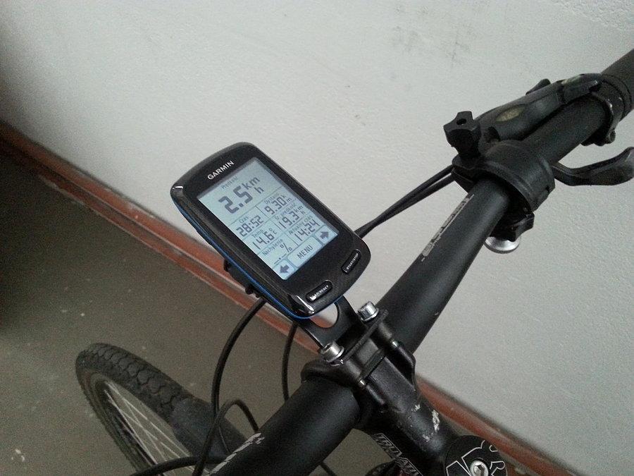 Edge 800 na uchwycie
