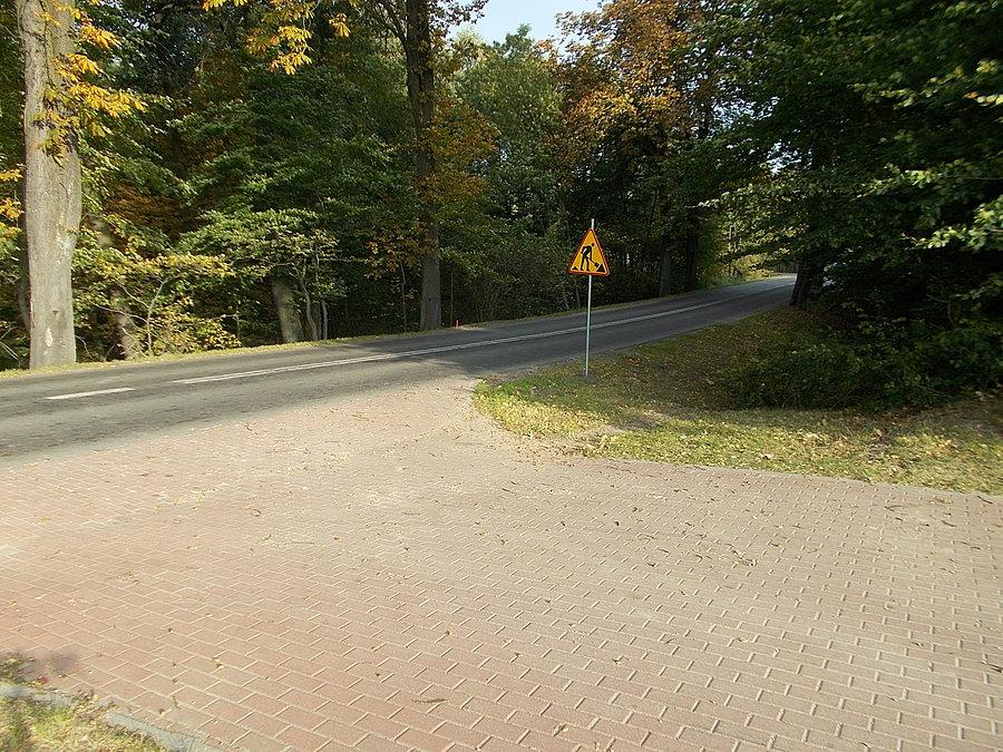 Początek budowy drogi rowerowej i chodnika wzdłuż ulicy Fromborskiej