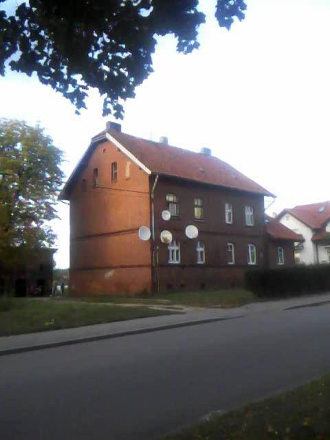 Typowy dom pruski licowany czerwoną cegła klinkierową
