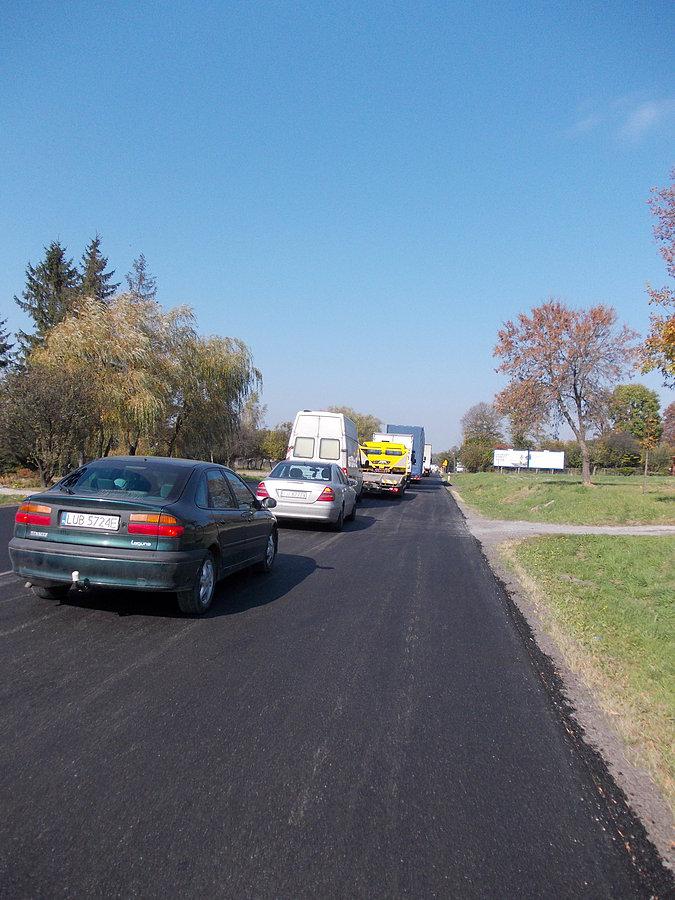 Wszyscy stoją a rower jedzie
