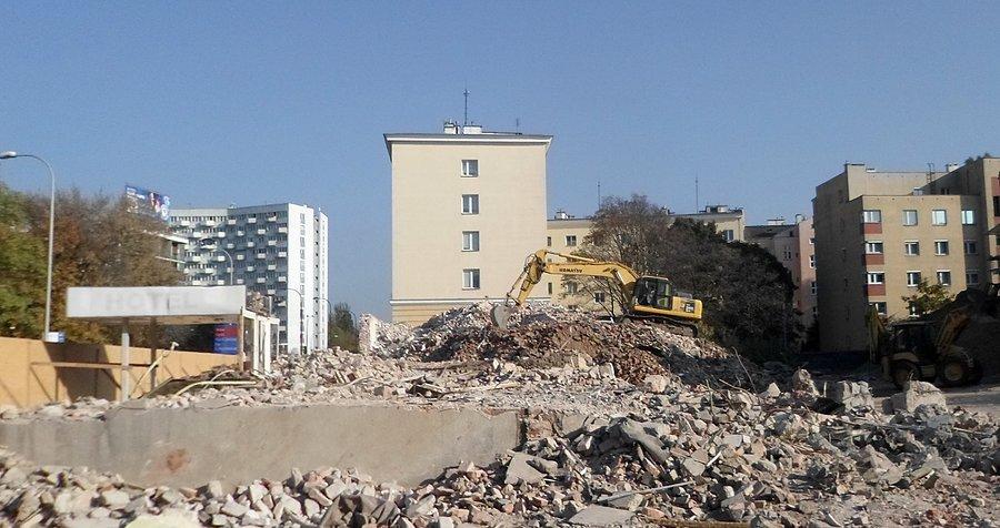 Koniec hotelu Harcturu na Niemcewicza