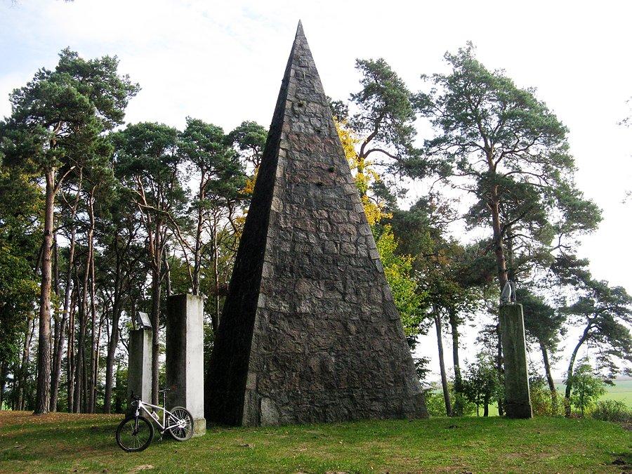 Piramida - Grobowiec Łakińskiego