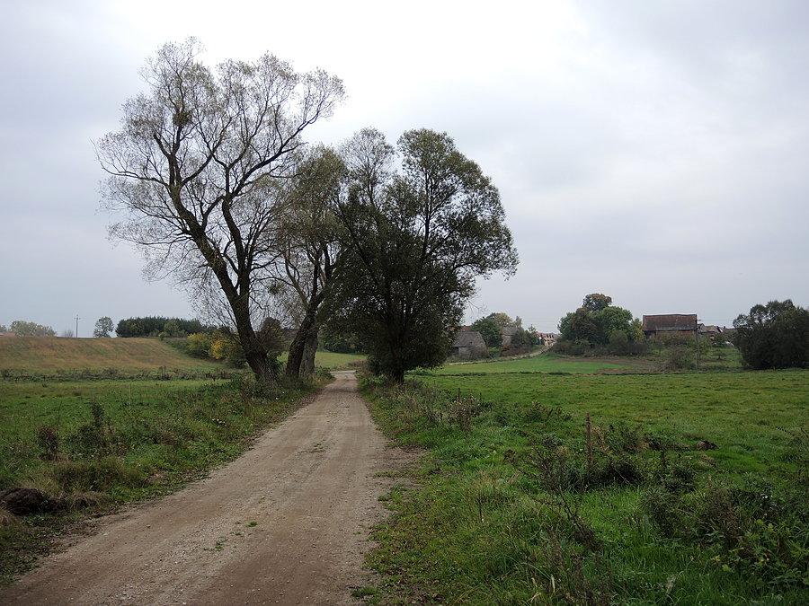 Wjazd do Walkowic od strony śluzy