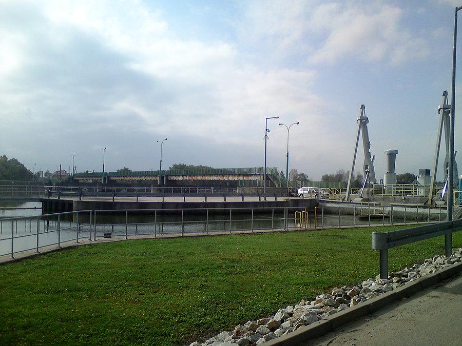 Śluza koło Dobrzenia Wlk